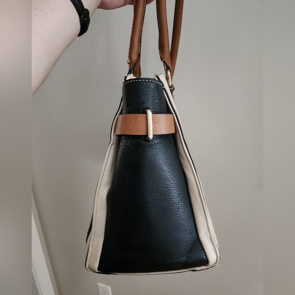 ALDO cross body hand bag. SEE 2ND PICTURE. - Picture 3 of 8